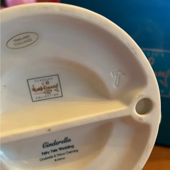 Elegant Porcelain Cinderella and Prince Charming Disney Cake Topper 1998 - Picture 3 of 5